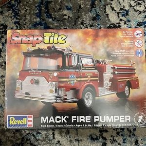 Revell Snap Tite Mack fire pumper